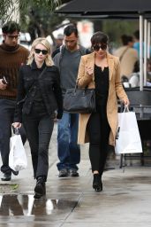 Emma Roberts - Go For Lunch at Joan