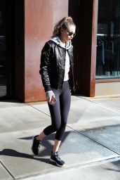 Gigi Hadid in Leggings - Heads to the Gym in NYC 1/16/ 2017