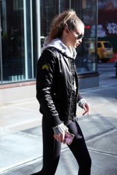 Gigi Hadid in Leggings - Heads to the Gym in NYC 1/16/ 2017