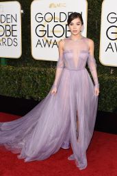 Hailee Steinfeld – Golden Globe Awards in Beverly Hills 01/08/ 2017