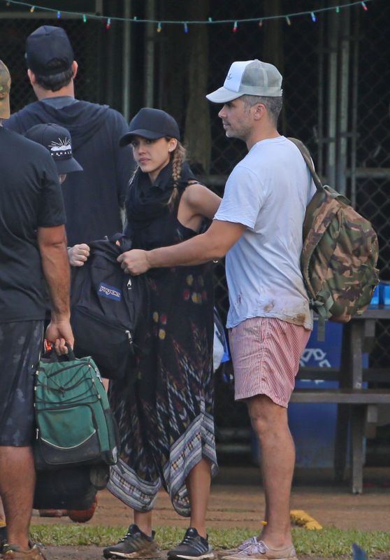 Jessica Alba Goes Zip Lining With Her Family - Hawaii 12/31/ 2016