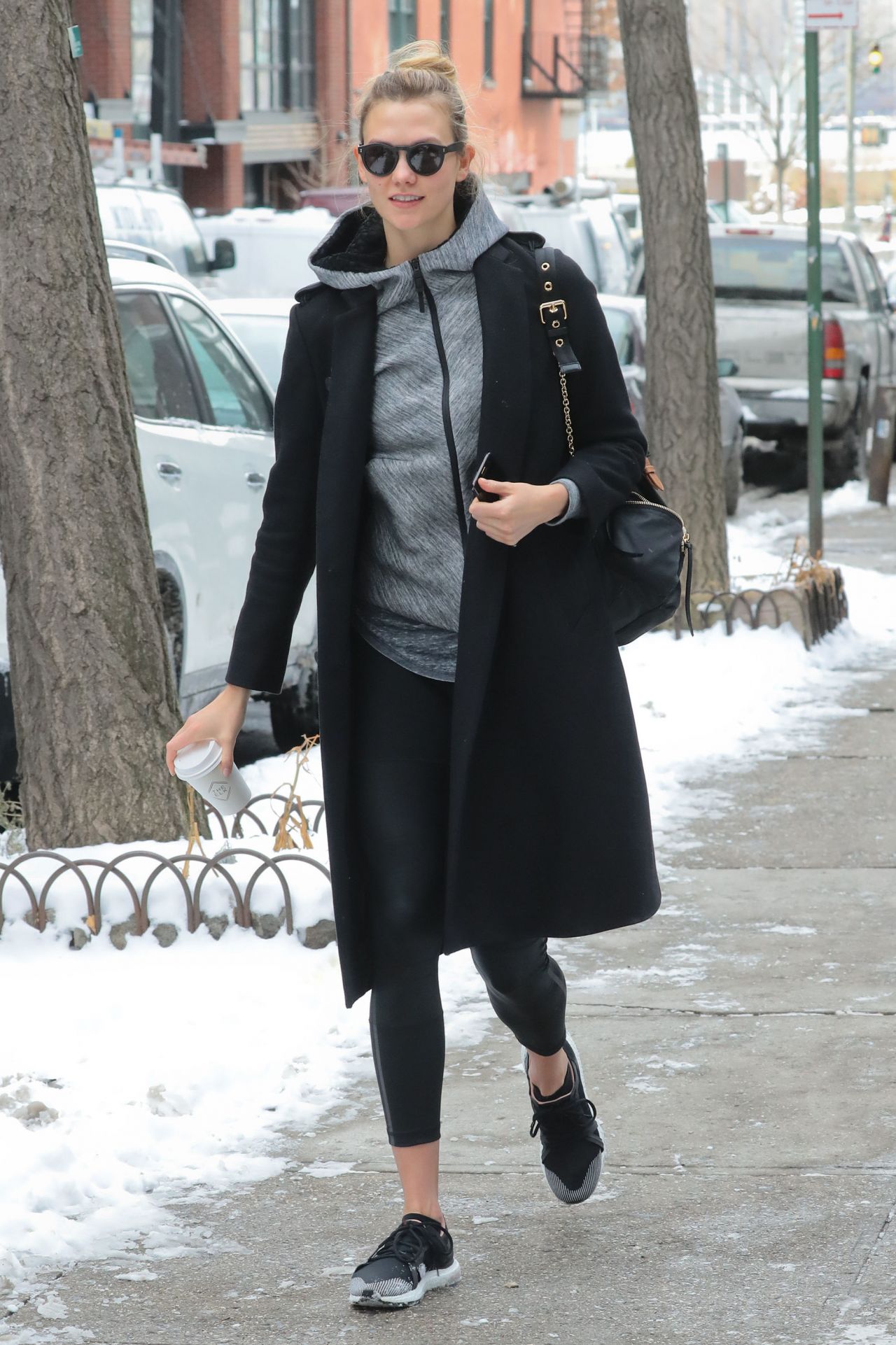 Karlie Kloss - Hits the Gym For a Morning Workout Session in NYC 1/9 ...