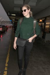 Kate Upton - Looks Amazing Upon Her Arrival Into a Gloomy LA 1/22/ 2017