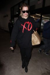 Khloe Kardashian - Arrives at the Los Angeles International Airport 1/5/ 2017