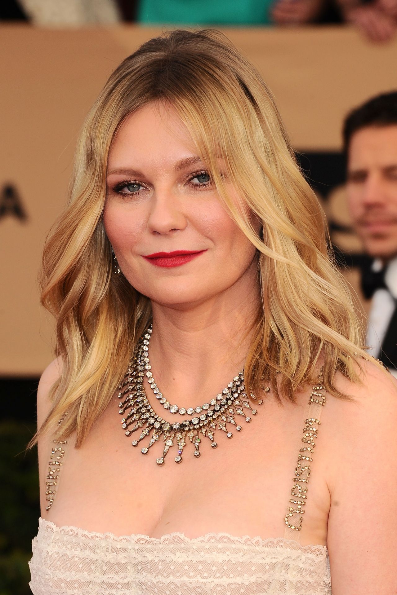 Kirsten Dunst – SAG Awards in Los Angeles 1/29/ 2017 • CelebMafia