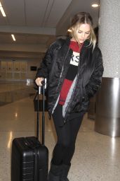 Margot Robbie - Makes a Casual Departure Out of Los Angeles 1/10/ 2017