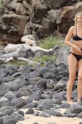 Maria Sharapova in Bikini - Hawaii 01/03/ 2017 