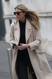 Martha Hunt Street Fashion - Out in Milan 1/12/ 2017 