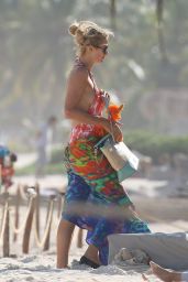 Paris Hilton - Beach in Cancun, January 2017