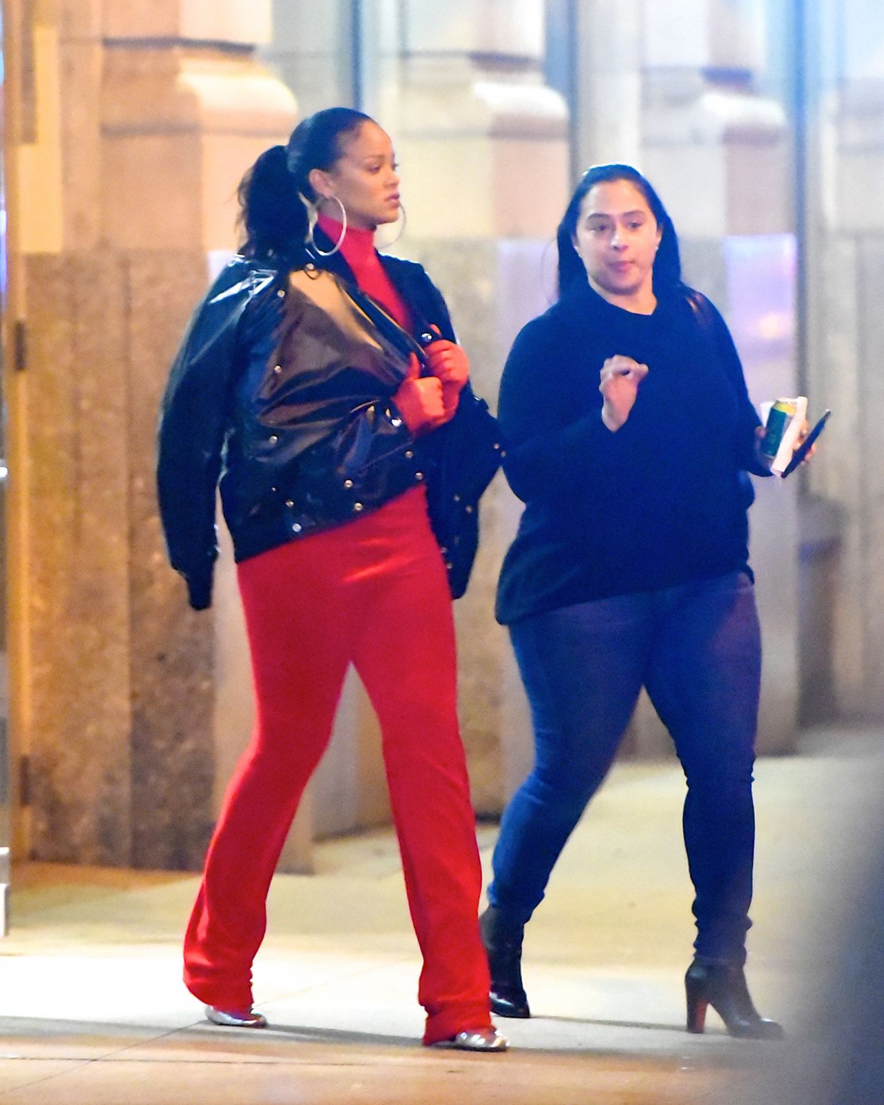 Rihanna in Tights - Leaving the Gym in NYC 10/12/2017 • CelebMafia