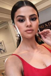 Selena Gomez Social Media Pics - Dec 2016-Jan 2017