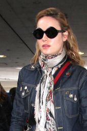 Brie Larson in Jeans at LAX airport in Los Angeles 2/27/ 2017