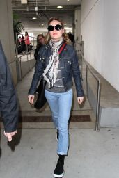 Brie Larson in Jeans at LAX airport in Los Angeles 2/27/ 2017
