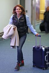 Candace Cameron-Bure - Makes Her Way Through Vancouver Int