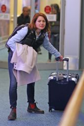 Candace Cameron-Bure - Makes Her Way Through Vancouver Int