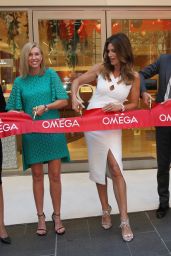 Cindy Crawford - Cuts a Ribbon at Omega Watches in Martin Place, Sydney 2/9/ 2017