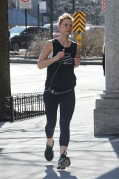 Claire Danes -Taking Advantage of a Unseasonably Warm Day to go for aJjog in NY 2/27/ 2017