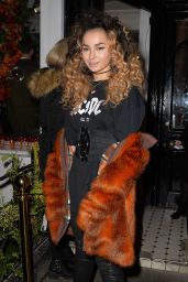 Ella Eyre - Garnier Ultimate Blends Popup Launch in London 2/8/2017