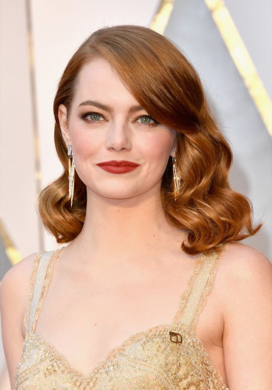 Emma Stone – Oscars 2017 Red Carpet in Hollywood