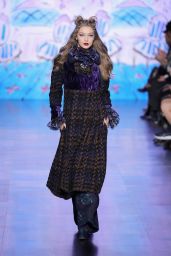 Gigi Hadid Supermodel Runway Walk - Anna Sui Fashion Show in NYC 2/15/ 2017
