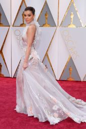 Hailee Steinfeld – Oscars 2017 Red Carpet in Hollywood
