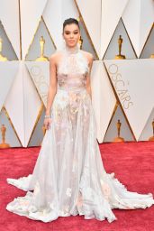 Hailee Steinfeld – Oscars 2017 Red Carpet in Hollywood