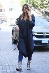 Heidi Klum Casual Style - on Her Way Into a Beverly Hills Beauty Salon 2/25/ 2017