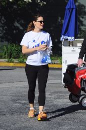 Jennifer Garner - Runs a Marathon in Los Angeles 2/12/ 2017