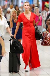 Karlie Kloss at Sydney International Airport 1/30/ 2017 
