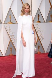 Karlie Kloss – Oscars 2017 Red Carpet in Hollywood