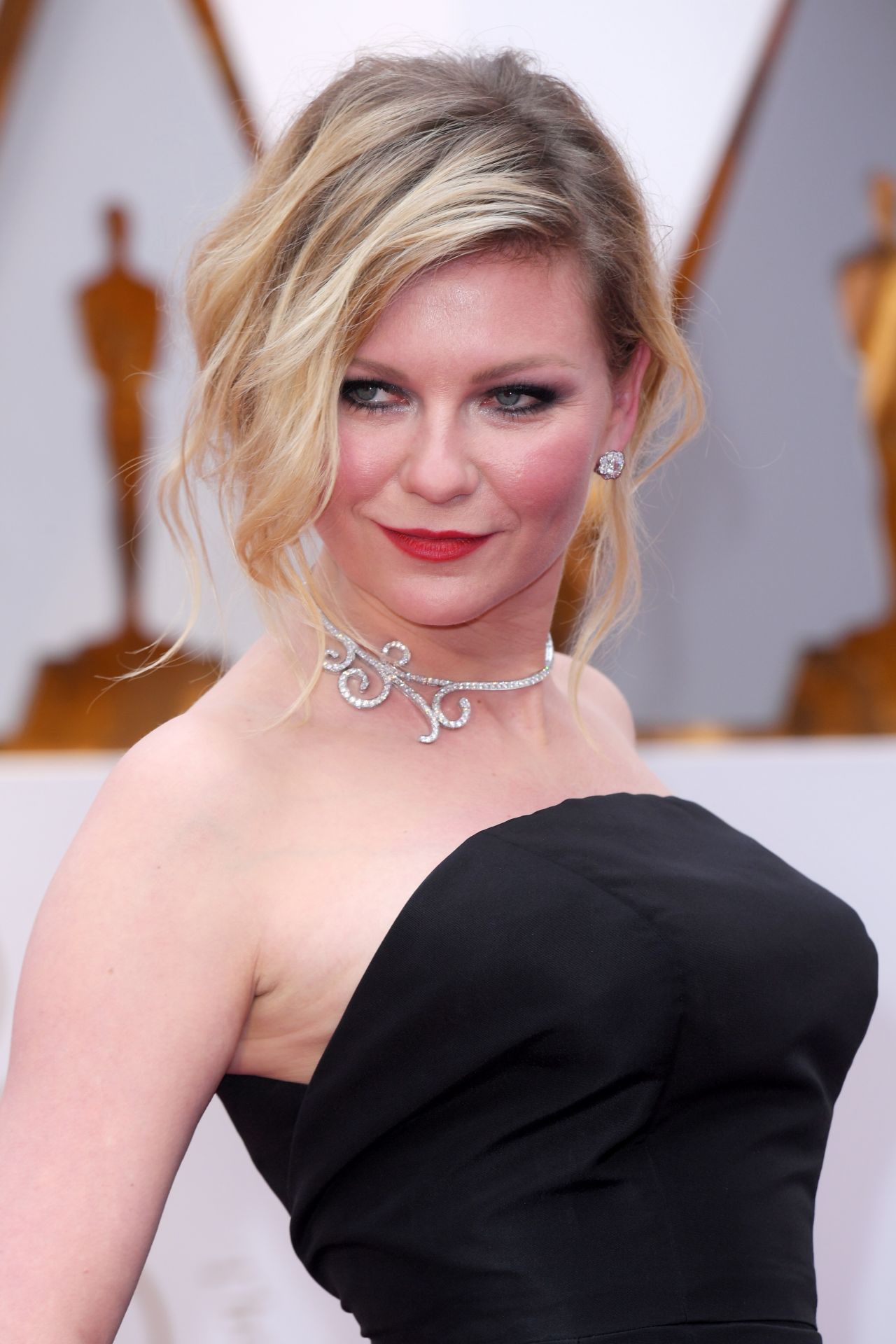 Kirsten Dunst - For The Grand Finale Logbook Fonction