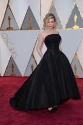 Kirsten Dunst – Oscars 2017 Red Carpet in Hollywood