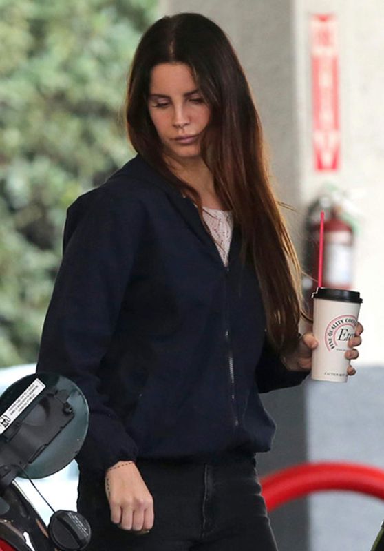 Lana Del Rey - Stops at a 76 Gas Station in Beverly Hills 2/3/ 2017