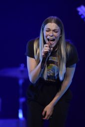 LeAnn Rimes - Performing at The Bridgewater Hall in Manchester 2/20/ 2017 