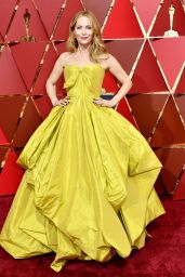 Leslie Mann – Oscars 2017 Red Carpet in Hollywood