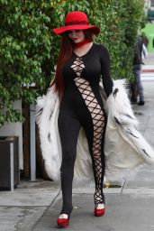 Phoebe Price - Shopping  in Beverly Hills 2/7/ 2017