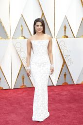 Priyanka Chopra – Oscars 2017 Red Carpet in Hollywood