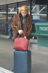 Zosia Mamet - Departing Los Angeles International Airport 2/7/ 2017