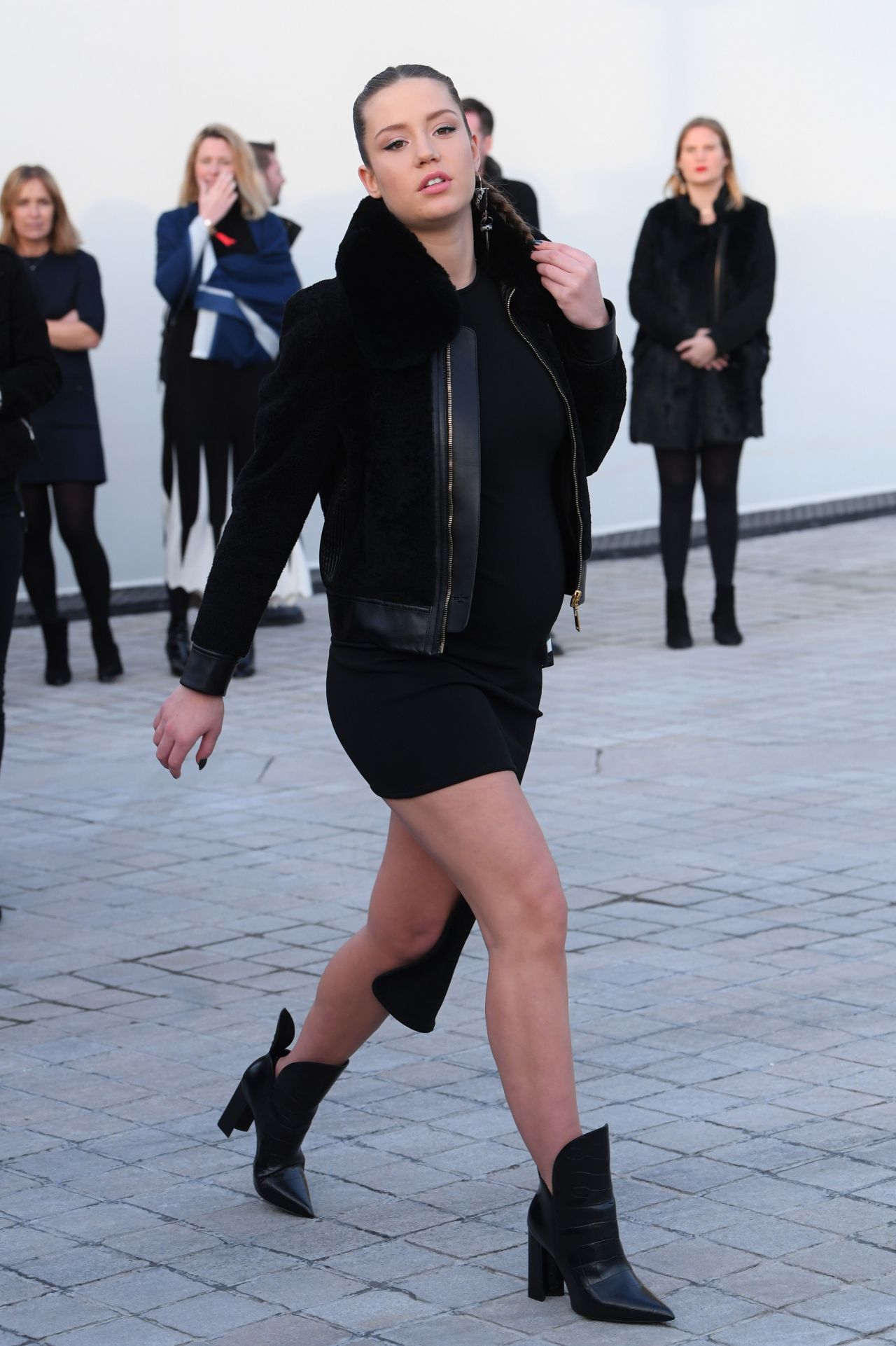 Adele Exarchopoulos - Louis Vuitton Show at Paris Fashion Week 3/7 ...