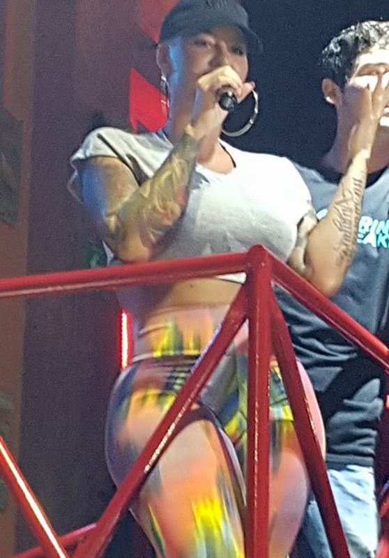 Amber Rose - Having Some Fun in a Nightclub in Los Cabos 3/7/ 2017