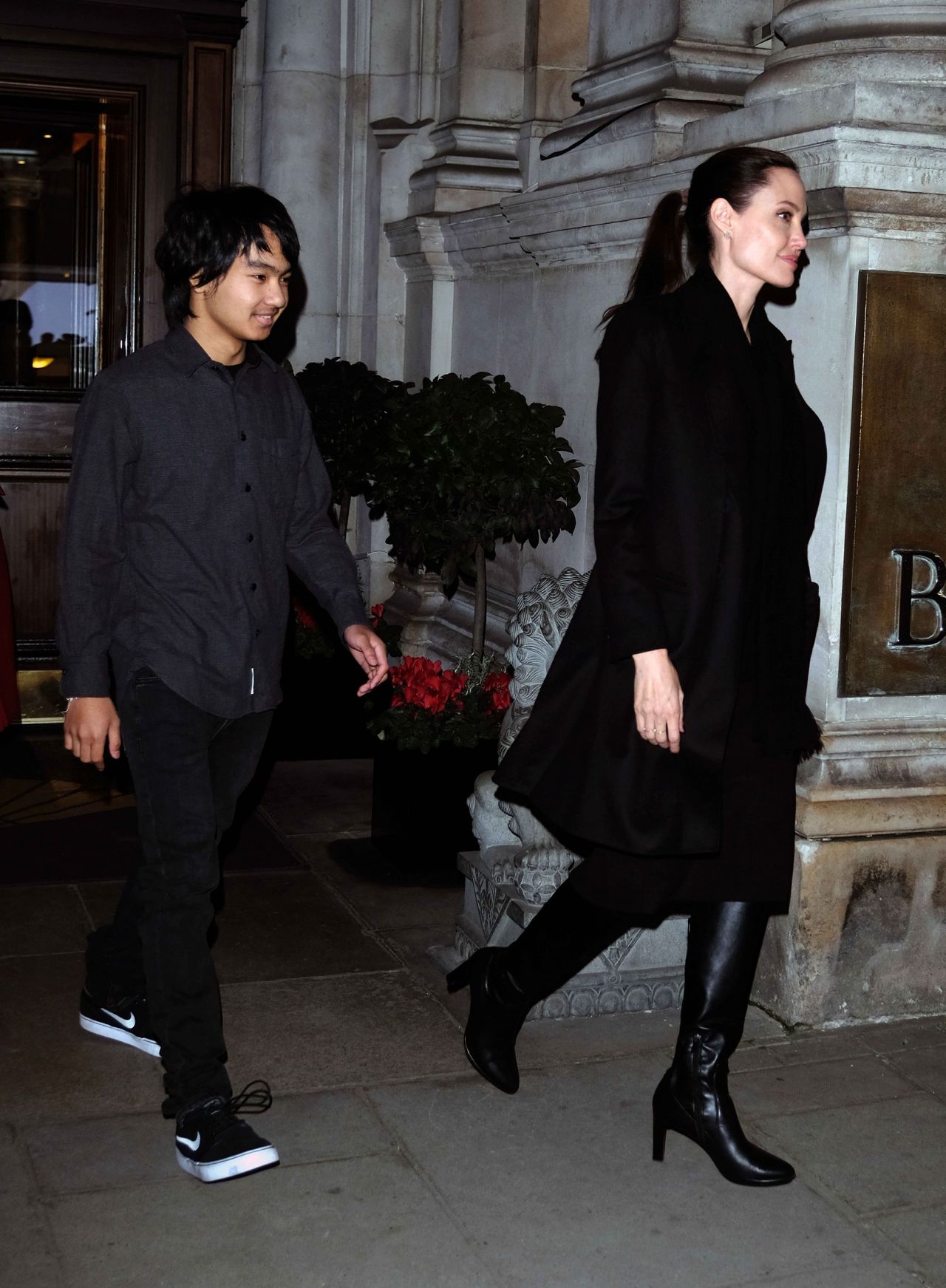 https://celebmafia.com/wp-content/uploads/2017/03/angelina-jolie-heads-to-buckingham-palace-in-london-3-14-2017-9.jpg