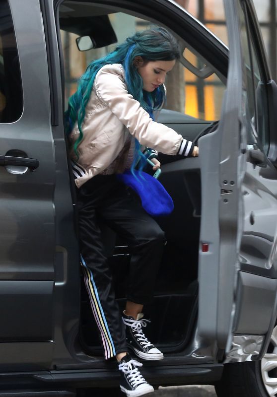 Bella Thorne - Arriving to the set of 
