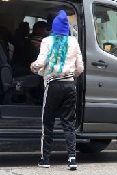 Bella Thorne - Arriving to the set of 