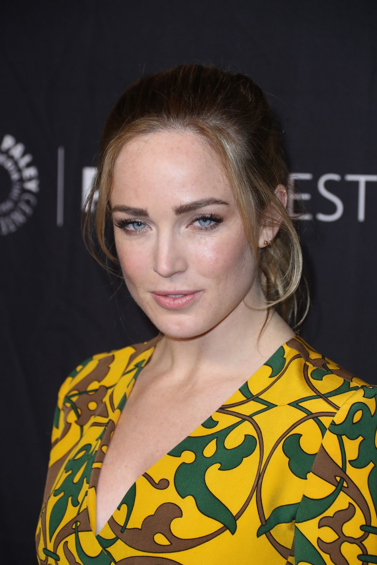 Where is Caity Lotz today? Wiki: Death, Son, Salary 