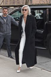 Cara Delevingne is Stylish - Arrives Back at Her Tribeca Hotel 3/30/2017