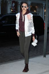 Gigi Hadid Arriving Home in NYC 3/29/2017