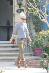 Gwen Stefani - Out in Hollywood 3/18/ 2017
