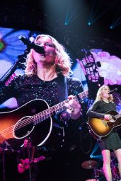 Jennifer Nettles Performs at C2C Country Music Festival in London 3/10/ 2017