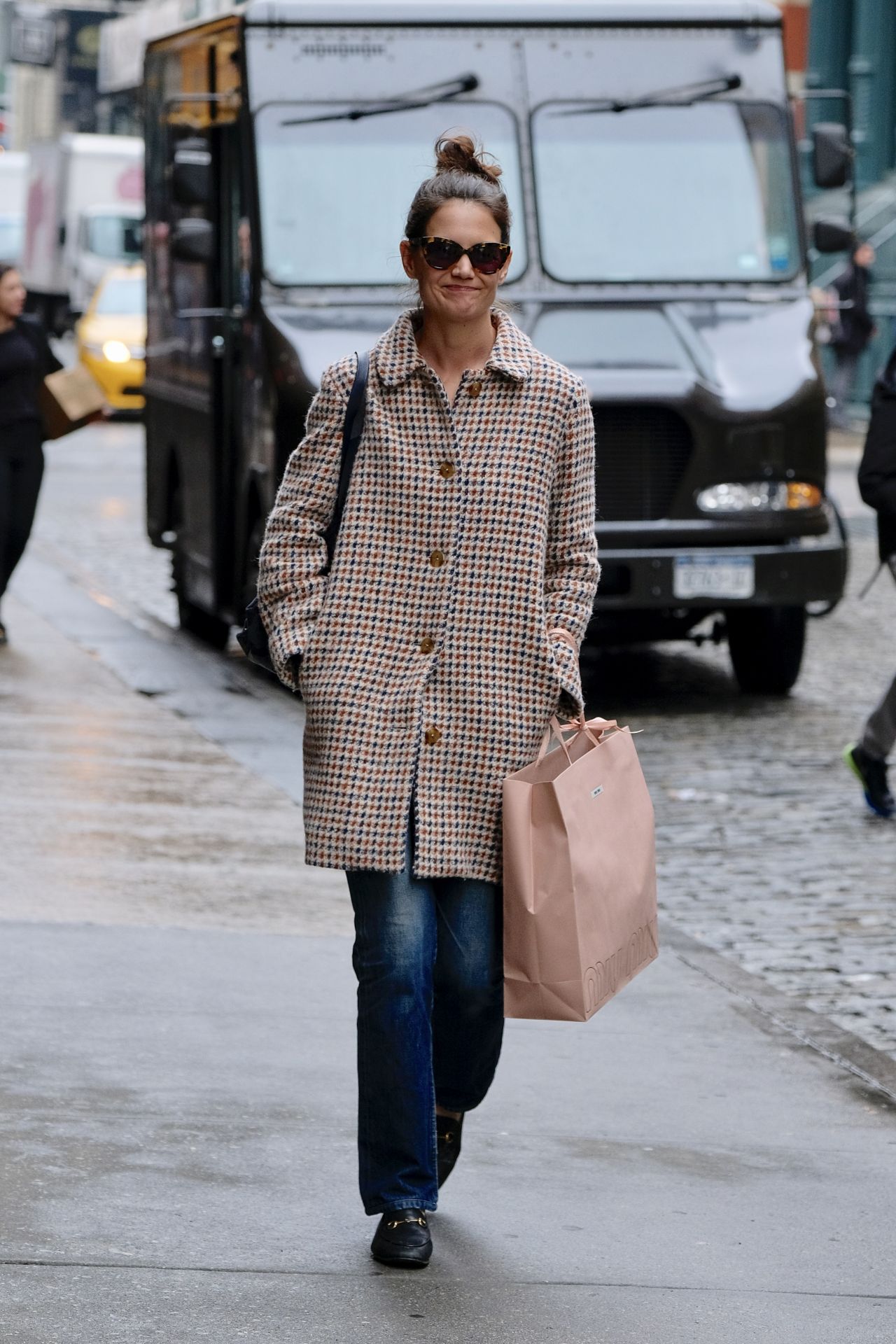 Katie Holmes Shopping in Soho, NYC 3/27/2017 • CelebMafia