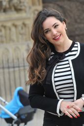 Kelly Brook Style and Fashion Inspirations - Filming in Paris 3/22/ 2017